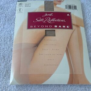 Hanes Silk Reflections Beyond Bare Hosiery - Buff